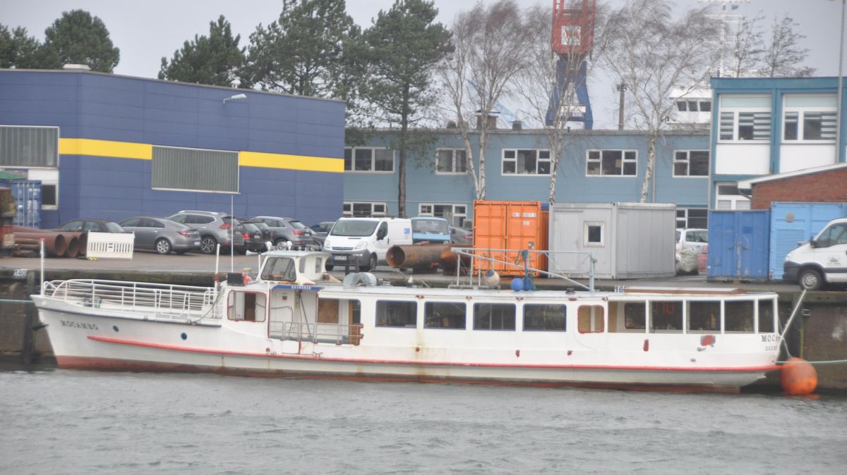 Die "Mocambo" wartet bei der Empting-Werft in Cuxhaven auf ihre Renovierung. Foto: Kramp