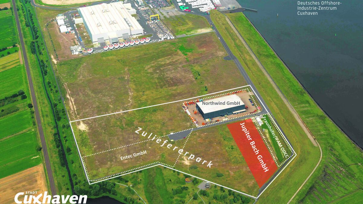 Auf der rot markierten Fläche im Cuxhavener Hafen soll das neue Werk von Jupiter Bach gebaut werden. Es liegt damit in zentraler Lage mitten im Zuliefererpark des Deutschen Offshore-Industrie-Zentrums. Foto: Wirtschaftsförderung Cuxhaven