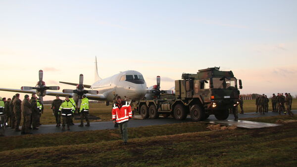 "P-3C Orion" verlässt Stützpunkt in Nordholz: Der Transport des legendären Flugzeugs