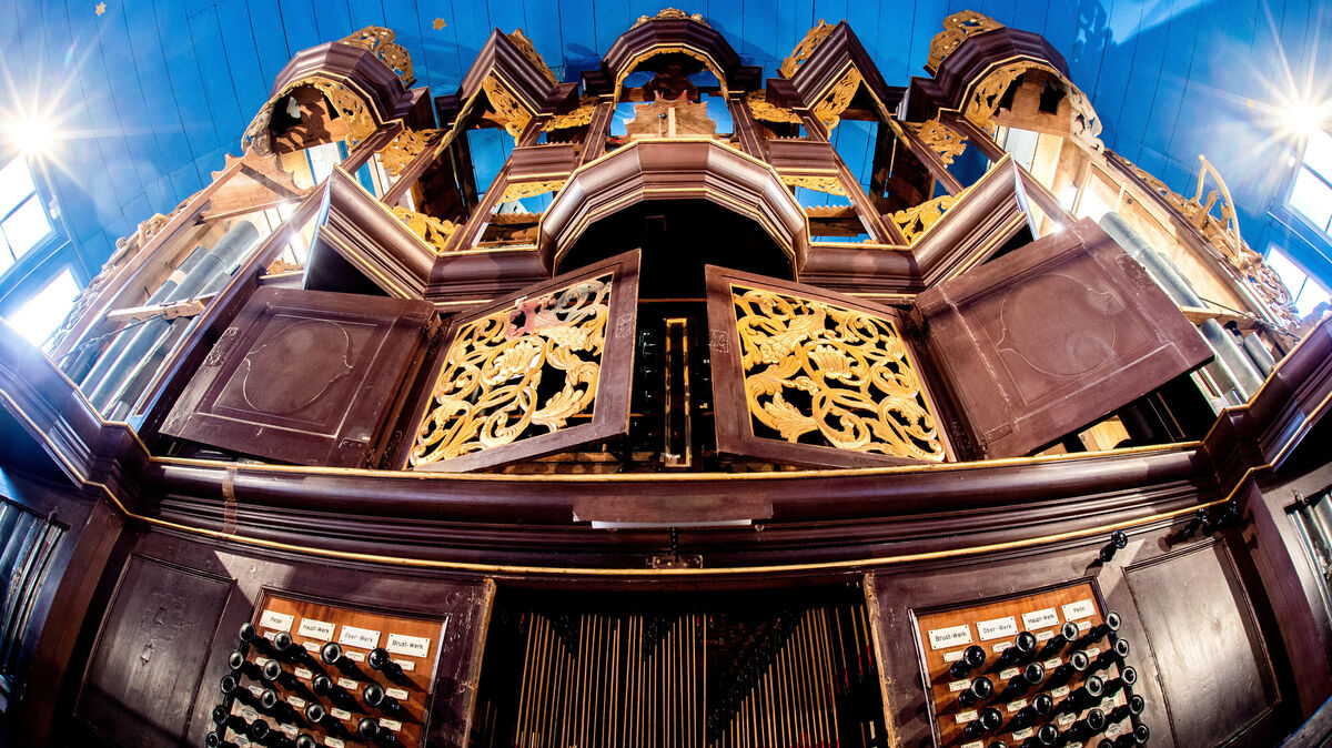 Die historische Gloger-Orgel  wird seit zweieinhalb Jahren in der Orgelwerkstatt von Hendrik Ahrend in Leer restauriert. Die Wiederherstellung der Orgel kostet rund 1,8 Millionen Euro. Foto: dpa/Dittrich