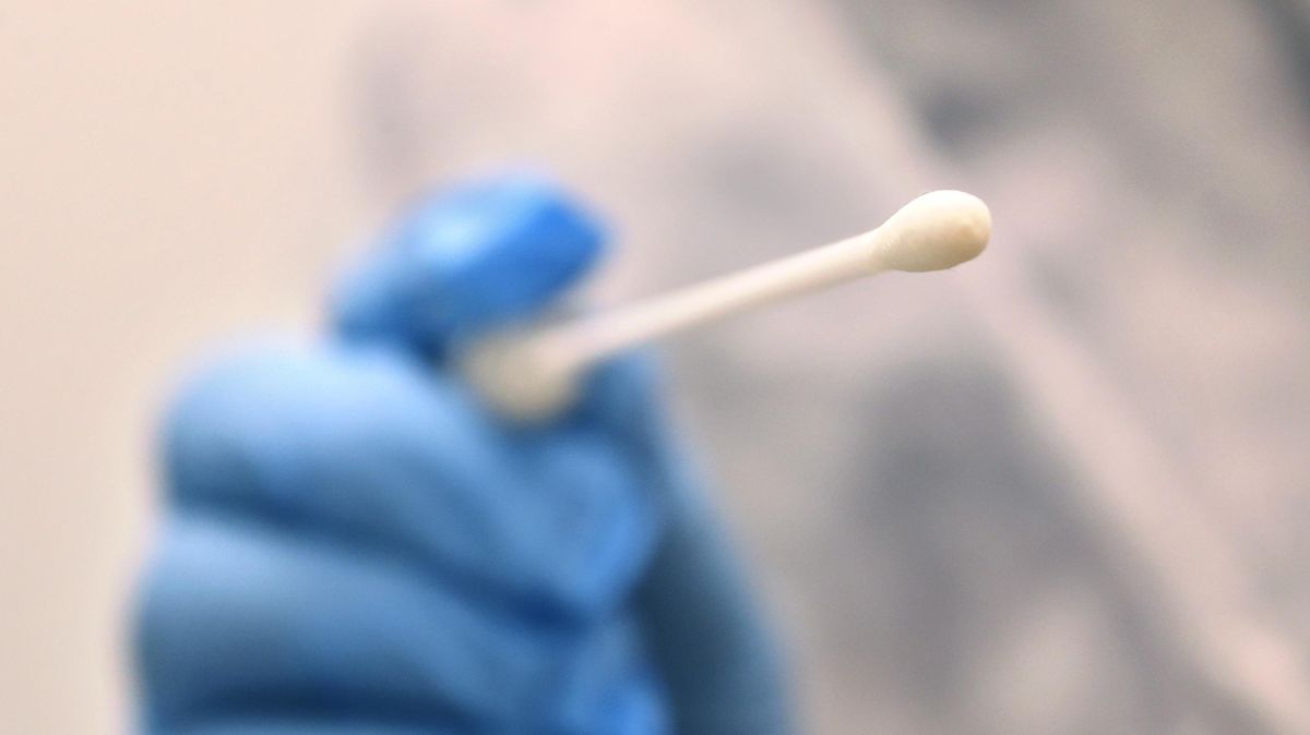 Die Corona-Zahlen im Landkreis Cuxhaven steigen weiter. Auch wenn die Inzidenz gesunken ist, sieht der Landrat keinen Grund zur Entspannung. Foto: Karl-Josef Hildenbrand/dpa 