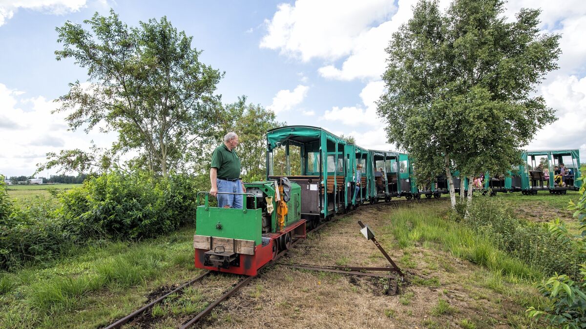 Die Moorbahn in Wanna-Ahlenfalkenberg schnauft seit 20 Jahren über das 5,7-Kilometer lange Schienennetz. Foto: Trykowski