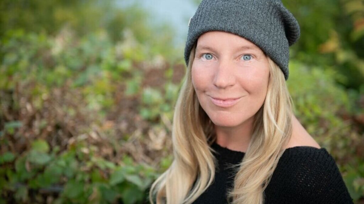 Turid Müller, Autorin, Psychologin und Kabarettistin aus Hamburg, liest am Gründonnerstag in der Cuxhavener Stadtbibliothek aus ihrem neuen Krimi, ihrer bisher aufwendigsten Arbeit. Foto: Torge Niemann