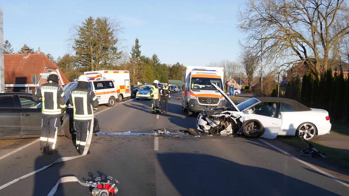 Der Verkehrsunfall auf der B73 führte zu einer Vollsperrung und langen Staus in beide Fahrtrichtungen. Foto: Lange