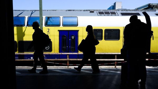 Attacke in der Bahn nach Harburg: Streit um Zugtoilette endet mit Faustschlag