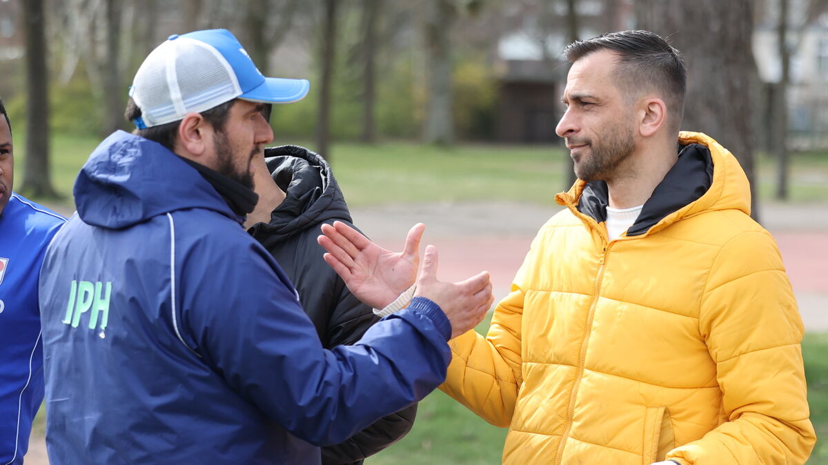 Mentor Grapci, Trainer und Vorsitzender vom FC Eintracht Cuxhaven, und Daniel Gonzalez, Trainer beim Grodener SV, haben in den vergangenen Wochen viele Gespräche geführt, um die beiden Fußball-Abteilungen in den FC Cuxhaven zu verschmelzen. Foto: Lütt