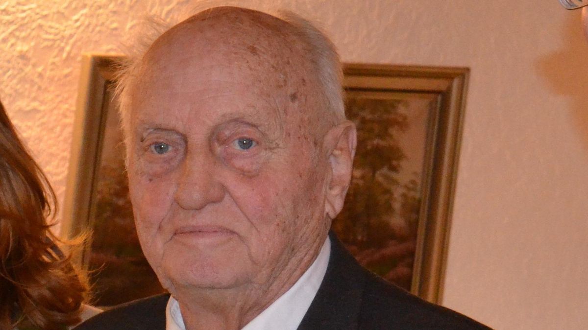 Hermann Gerken soll die Ehrenbürgerwürde seiner Heimatstadt Otterndorf erhalten. Foto: Schröder