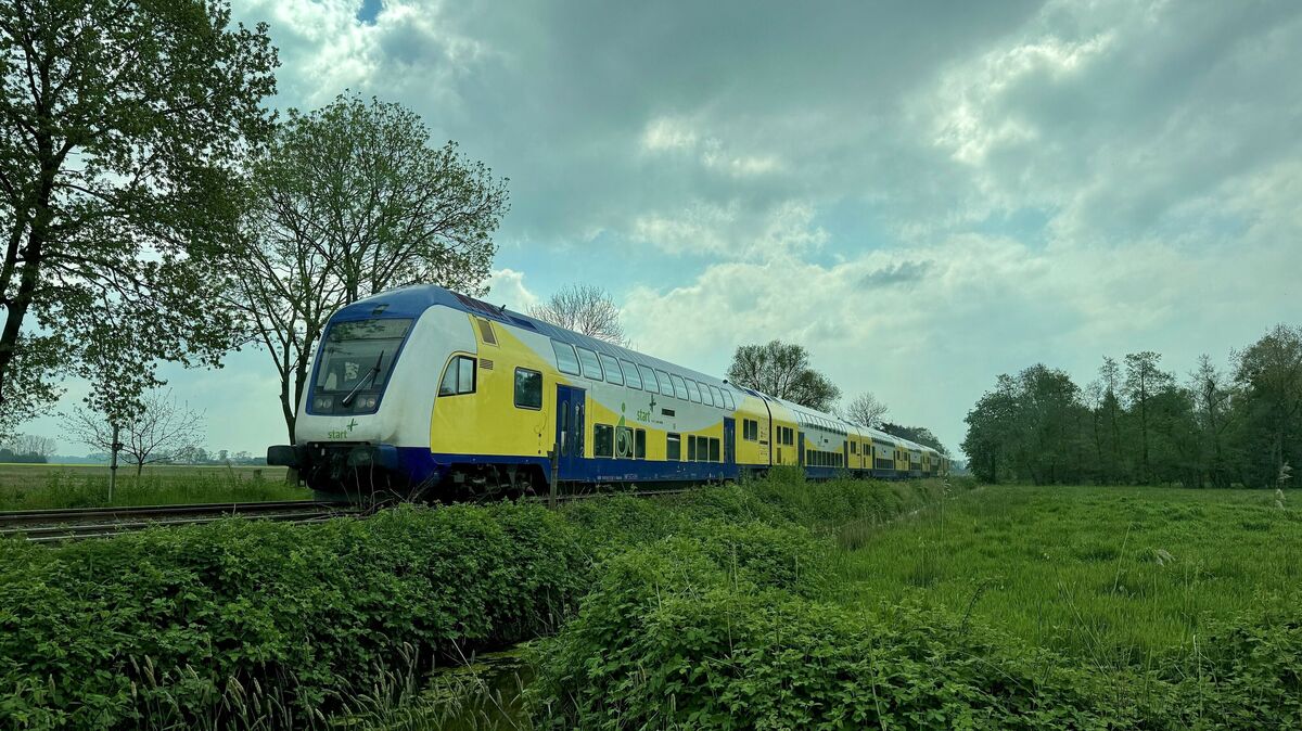 Die Polizei war im RE5 im Einsatz. Foto: Keck
