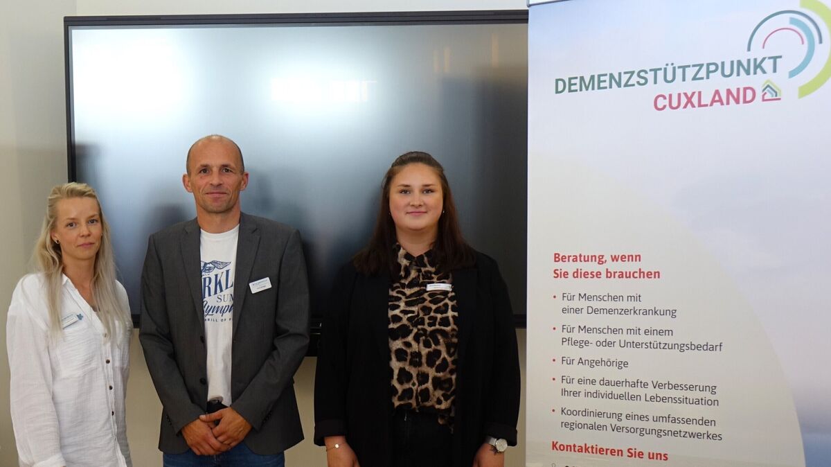 Ann-Christin Lischer, Ben Bethge und Nina Pfautsch unterstützen Menschen mit Demenz und deren Angehörige. Außerdem gibt es weitere kostenlose Angebote wie "Fokus 65+". Foto: Brettschneider