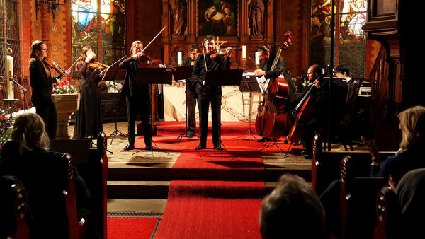 "The Chambers"-Neujahrskonzert in Hemmoor: Virtuosen verzaubern mit Klassik und Pop