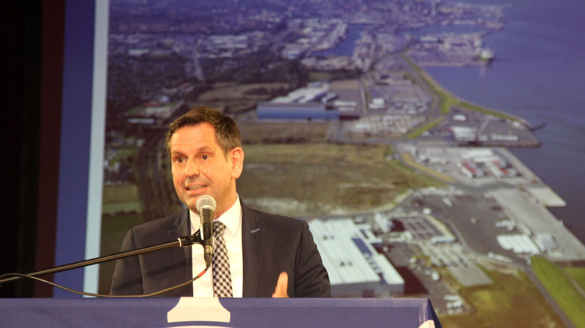 Olaf Lies, Niedersächsischer Minister für Wirtschaft, Verkehr, Bauen und Digitalisierung, sieht die Hafenentwicklung in Cuxhaven als unabdingbar für das Gelingen der Energiewende an. Foto: Reese-Winne