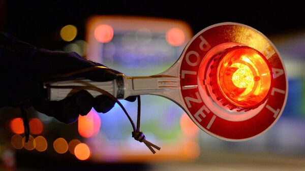 Polizei stoppt überladenen Lkw auf der A27 bei Cuxhaven - Ladung ungesichert