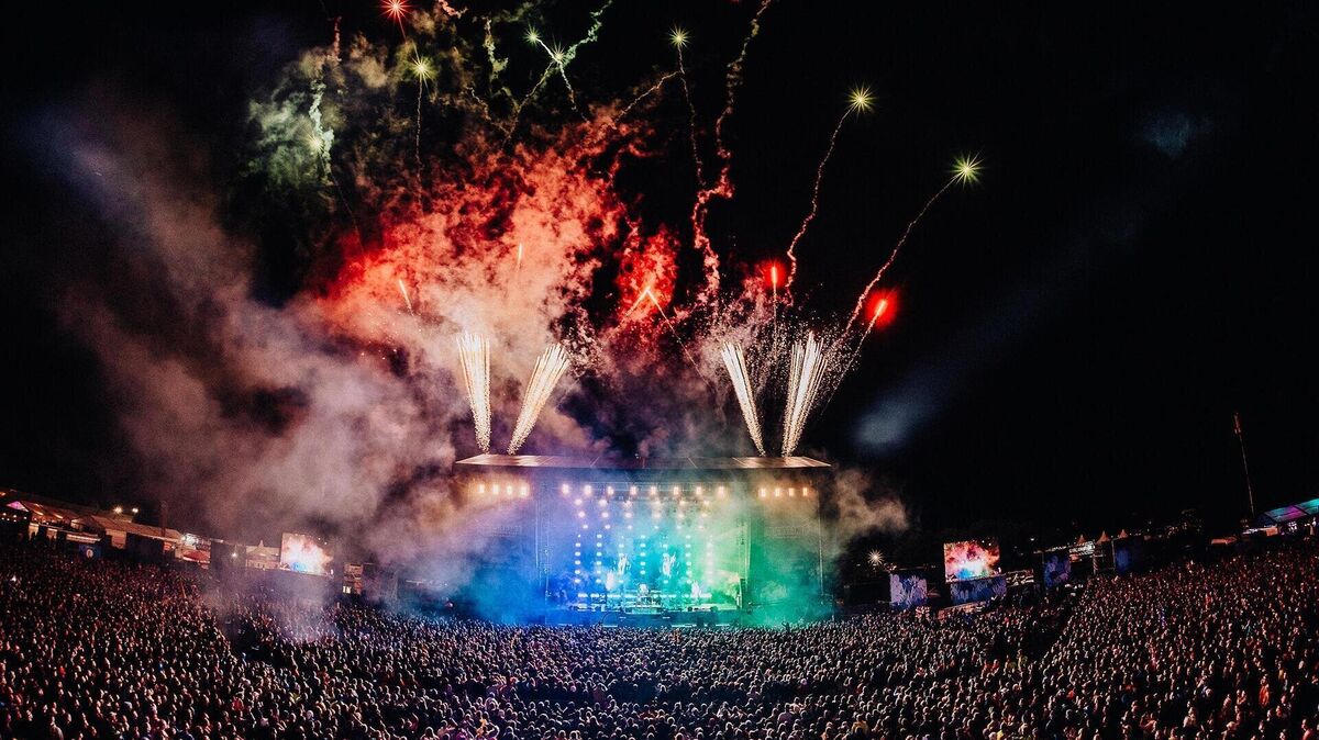 Ein Meer aus Lichtern: Hier gibt es ultimative Tipps für ein perfektes Festival-Wochenende. Foto: Keuenhof