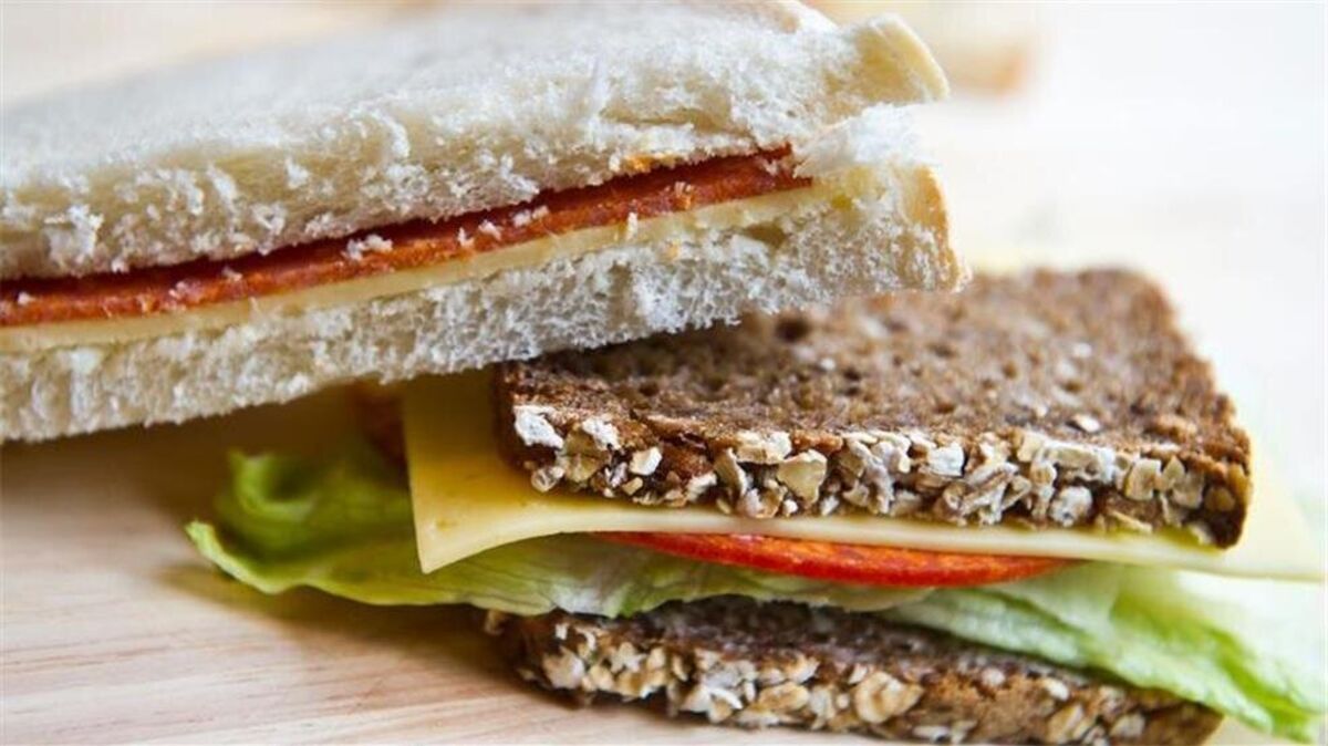 Vielfalt bei belegtem Brot: zwischen Vollkornbrot mit Käse und Salat und Toast mit Wurst und Käse. Foto: picture alliance / dpa
