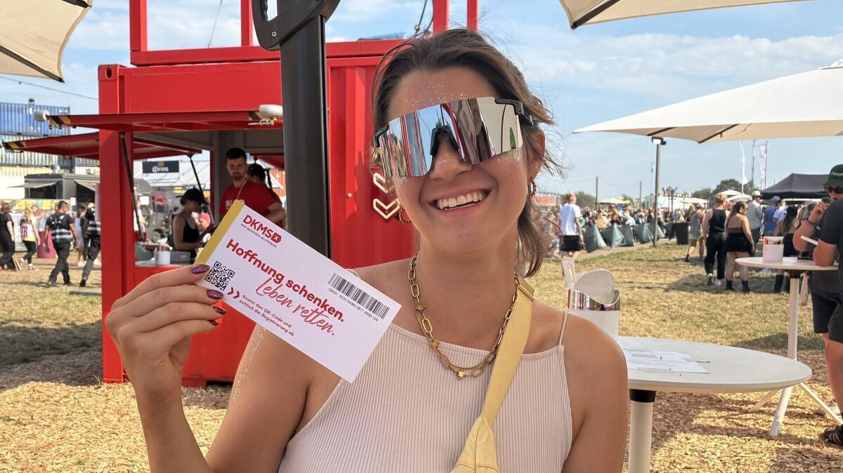 Eine potenzielle Spenderin mehr: Leonie hat sich auf dem Deichbrand-Festival typisieren lassen. Foto: Hornbostel