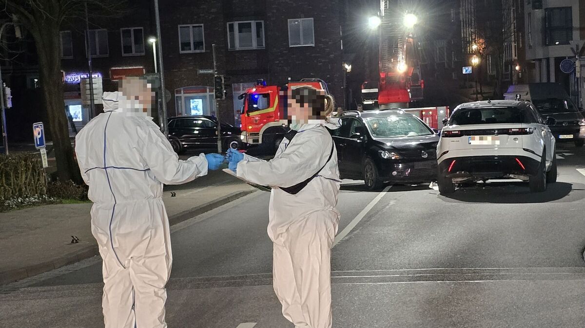 Erste Ermittlungen, Zeugenvernehmungen und Spurensuchen am Tatort hatten sich in der Nacht von Freitag auf Samstag bis in die Morgenstunden hingezogen. Foto: Polizeiinspektion Stade