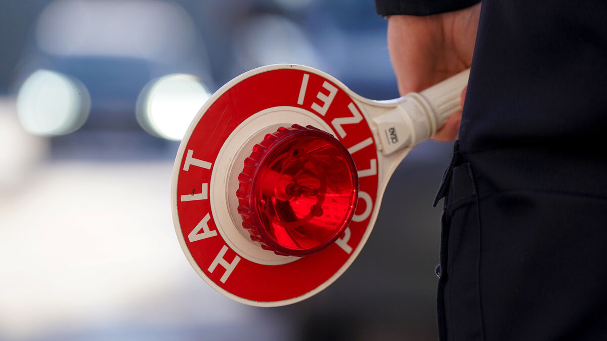 Mehrere Fahrer wurden von der Polizei Cuxhaven gestoppt - aus guten Gründen. Symbolbild: Brandt/dpa