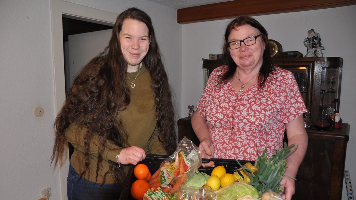 Studentin Elli Richters aus Osten-Isensee hat ihre Mutter Monika angesteckt mit ihrem Engagement, der Wegwerf- und Überflussgesellschaft etwas entgegenzusetzen. Foto: Kramp