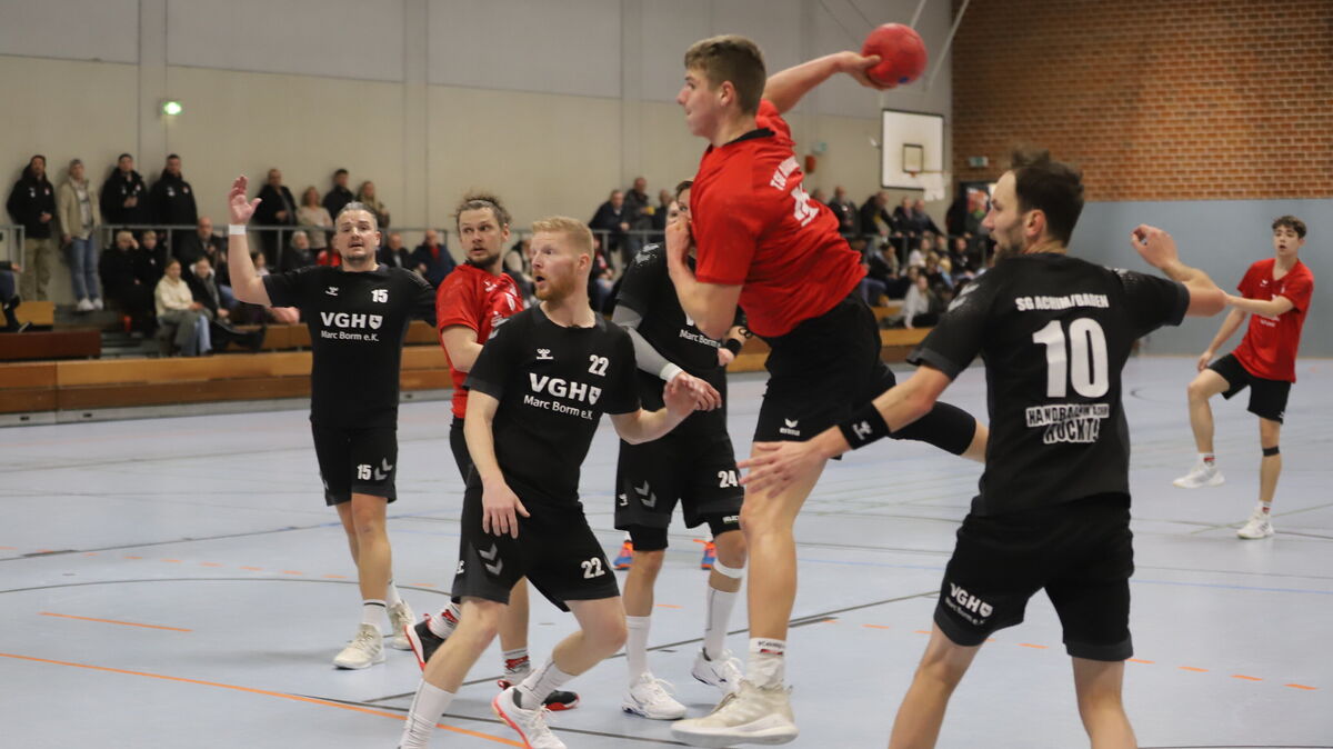 Mattis Schriefer spielte gegen die SG Achim/Baden überragend und erzielt in dieser Szene eines seiner insgesamt 15 Tore. Foto: Witthohn