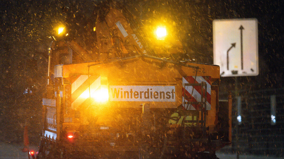 Der Winterdienst könnte am 4. und 5. Februar beeinträchtigt sein. Foto: dpa/Robert Michael