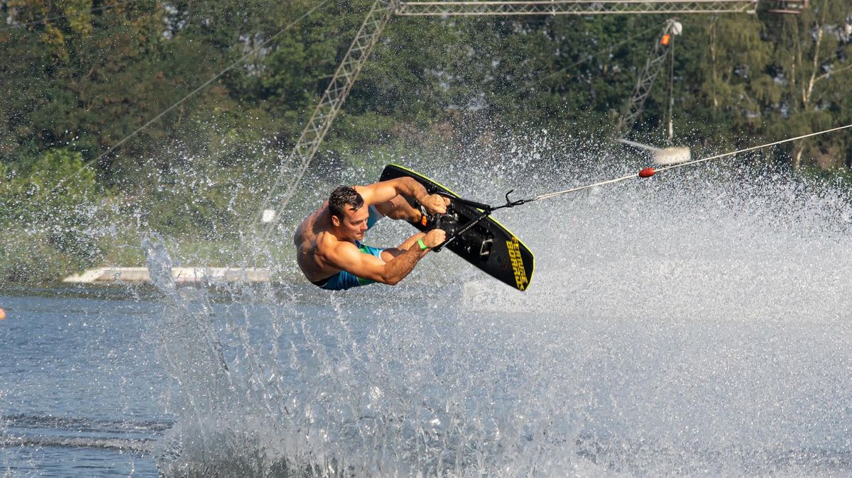Oliver Marks gehört mit seinem Wakeboard zu den besten Trickski-Fahrern Europas. Der Neuhäuser hat neben dem DM-Titel noch den sechsten Rang bei der EM erreicht. Foto: WSC Neuhaus