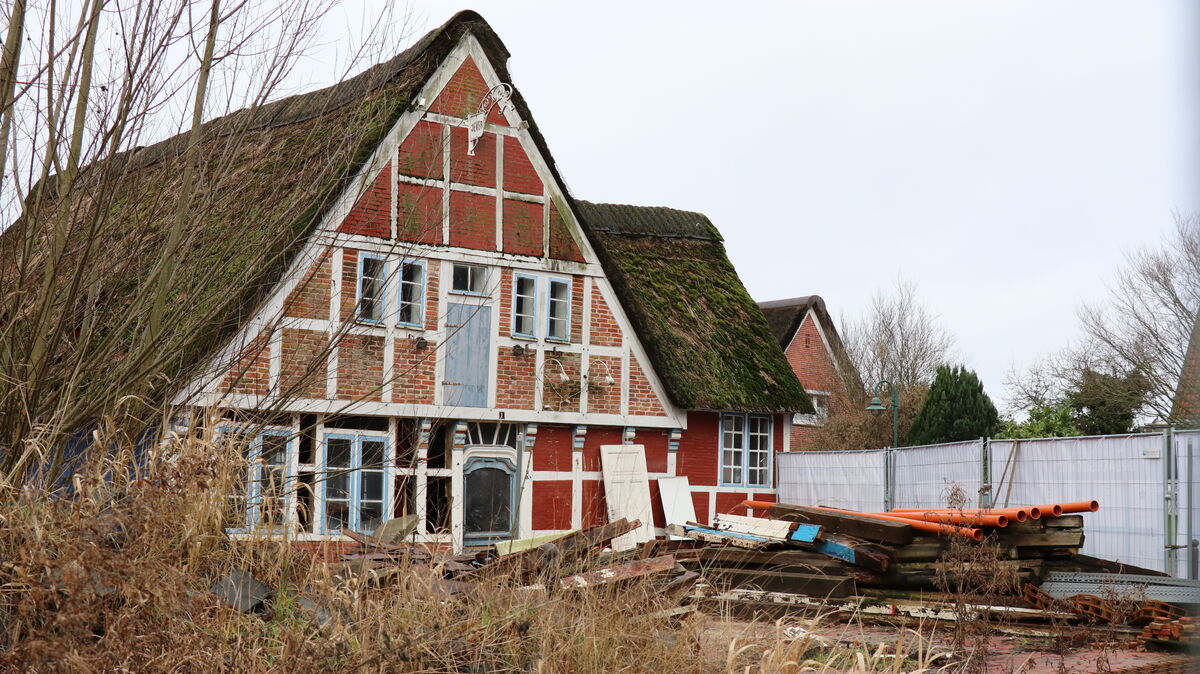 Es tut sich was am alten Gasthaus "Zur Schleuse". Nach Jahren des Leer- und Stillstands wird das denkmalgeschützte Gebäude jetzt saniert und umgebaut. Foto: Mangels