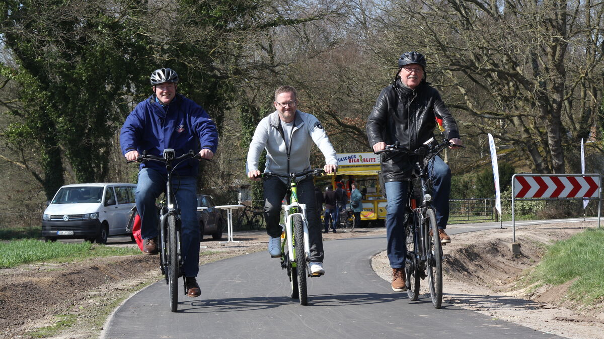 Freie Fahrt auf dem neuen Radweg zwischen Holte-Spangen und Altenwalde und umgekehrt: "In fünf Minuten von Altenwalde nach Holte-Spangen, perfekt!" Foto: Reese-Winne