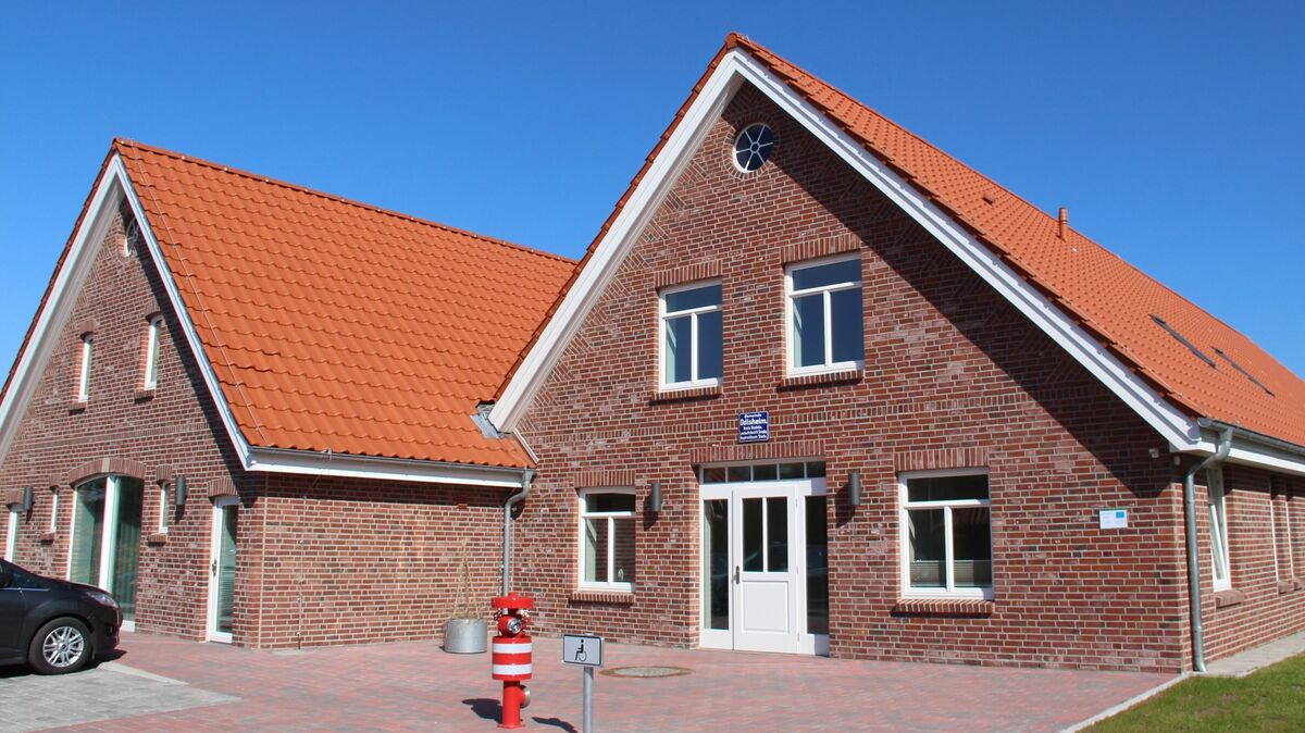 Das Dorfgemeinschaftshaus in Odisheim wurde vor zehneinhalb Jahren eröffnet. Um das Dorfzentrum fit für die Zukunft zu machen, will die Gemeinde auf dem Dach eine Photovoltaikanlage installieren. Foto: Mangels