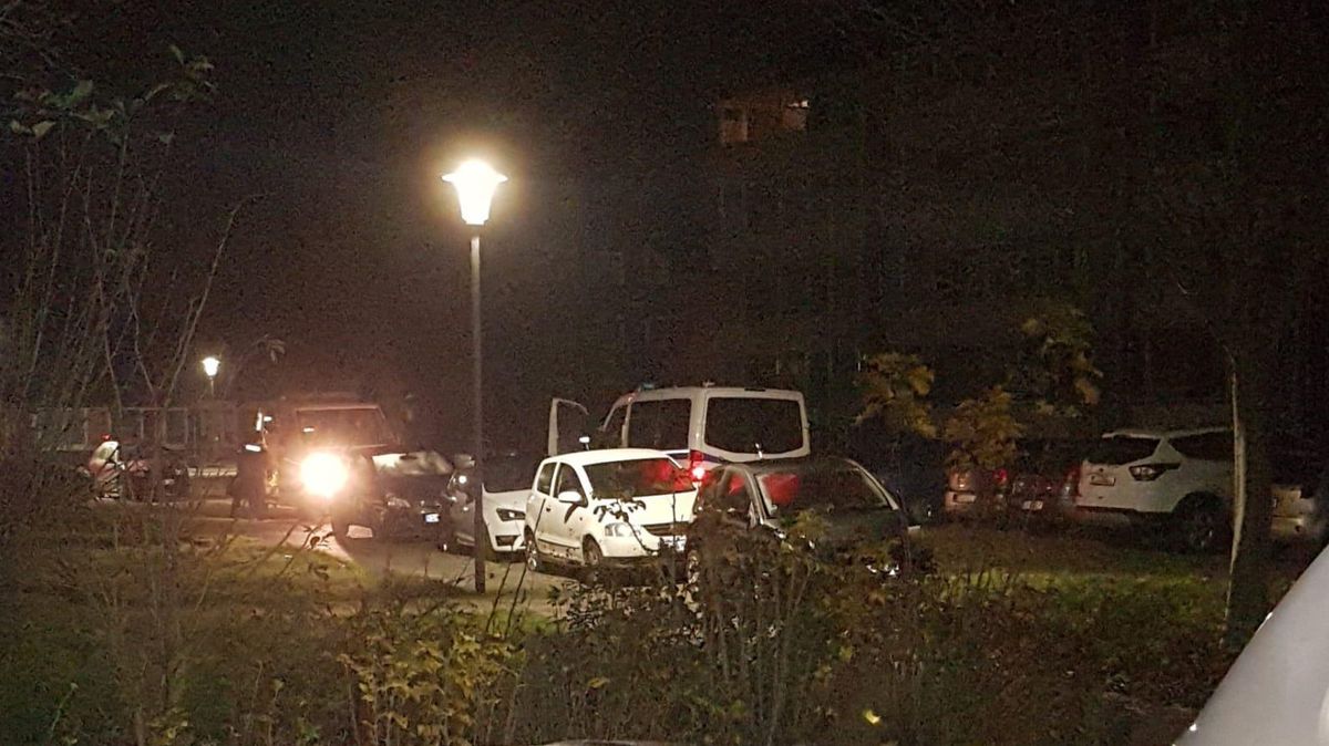 Die Polizei hat am Dienstagmorgen in Cuxhaven eine Razzia gegen eine Rockergruppe durchgeführt. Sie soll im Rotlichtmilieu aktiv sein und wird des Rauschgift- und Menschenhandels beschuldigt. Foto: red