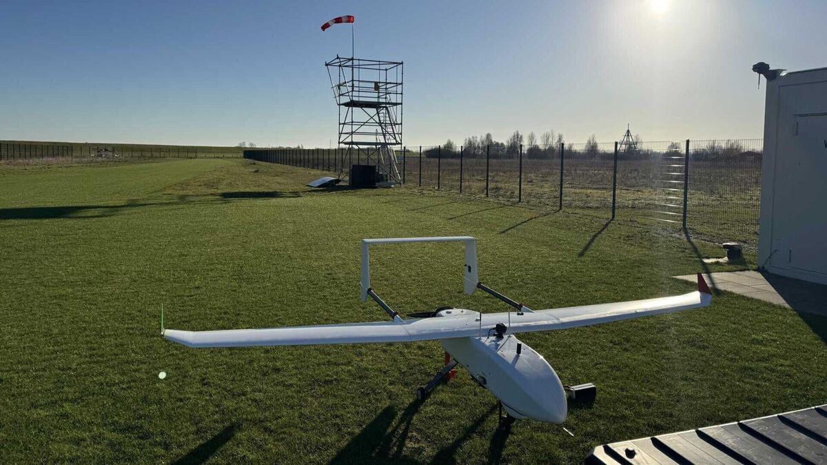Die Drohne der Bremer Firma Hanseatic Aviation Solutions ist 3,6 Meter breit. Foto: Droniq GmbH