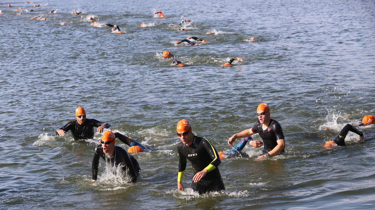 Immer wieder ein spannender Moment, wenn die Schwimmer aus dem Wasser steigen. Zwei weitere Disziplinen warten dann jedoch noch. Foto: Witthohn