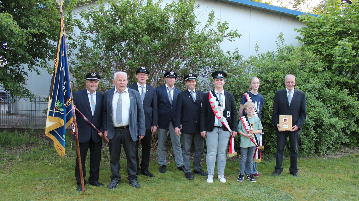 Die neuen Würdenträger bei der Krieger- und Soldatenkameradschaft Armstorf. Foto: Morjan