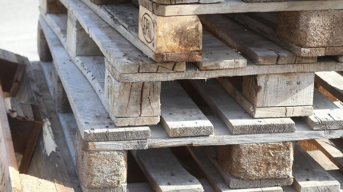 Möbel aus Paletten bauen: Anleitung für ein Bett. Foto: Pixabay