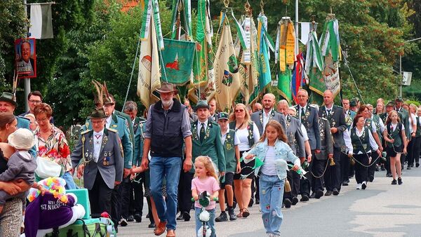 Schützenfest 2026: Altenbruch feiert mit Musik, Marsch und Kanonendonner