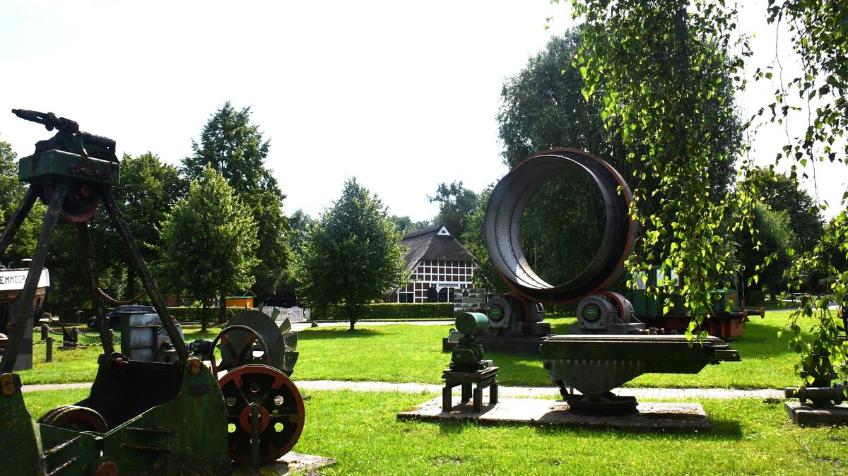 Nur einen Steinwurf von der Hemmoorer Kulturdiele entfernt befinden sich die Exponate des Freilichtmuseums. Foto: Schröder