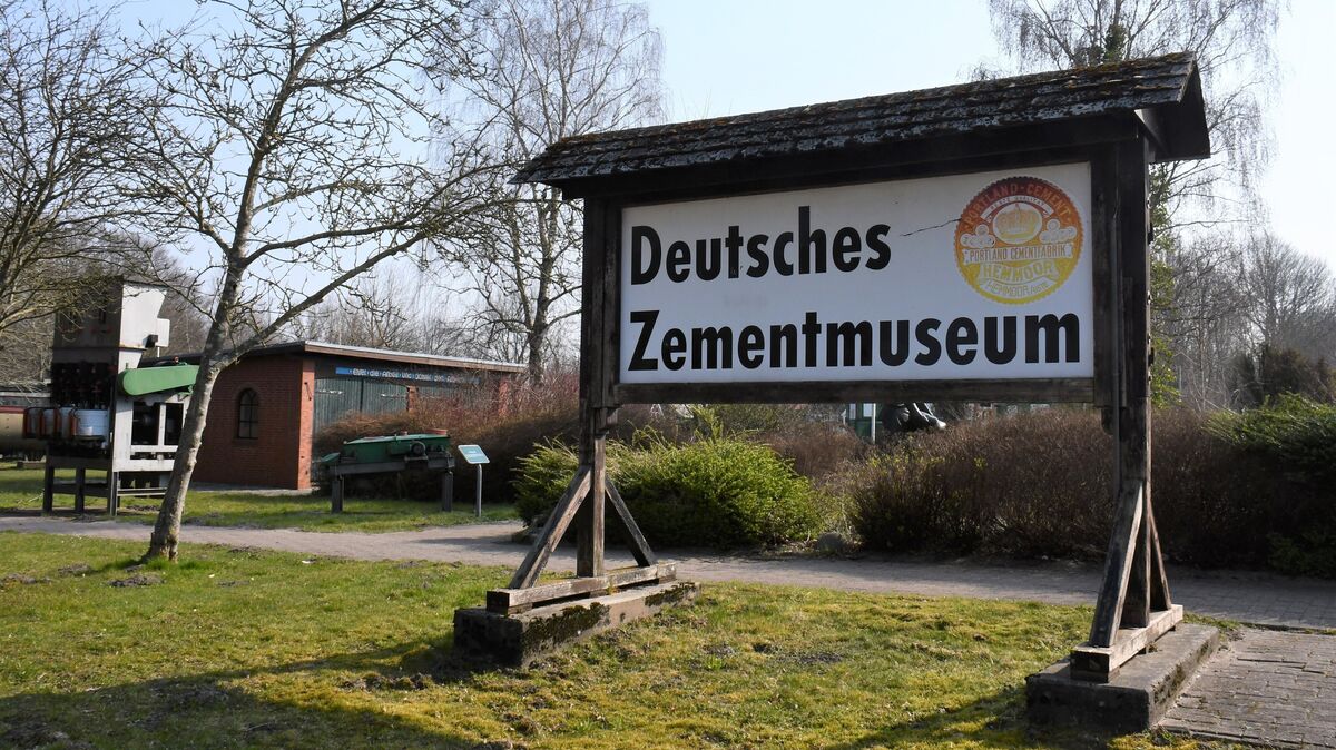 Das Zementmuseum in Hemmoor liegt an der B 73 in der Nähe des Kreidesees. Archivfoto: Schröder