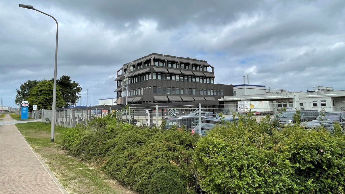 Standort von Maris Food in Cuxhaven: Der Gesellschafterstreit wirft Schatten auf die Zukunft der über 300 Beschäftigten. Gewerkschaft fordert klare Perspektiven. Foto: Lütt