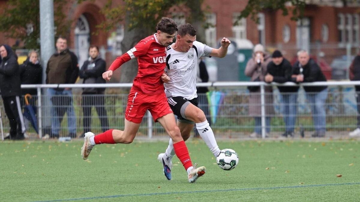 Cuxhavens Tim Klowat hatte im zweiten Durchgang die Möglichkeit, den FC in Führung zu bringen, traf aber den Pfosten. Foto: May