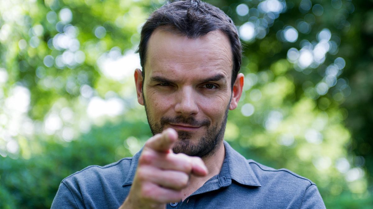 Steffen Henssler hat in Otterndorf sein neues Restaurant "Ahoi Steffen Henssler" eröffnet. Im Interview verrät er, ob man ihn dort auch in der Küche treffen kann. Foto: dpa/Christina Sabrowsky