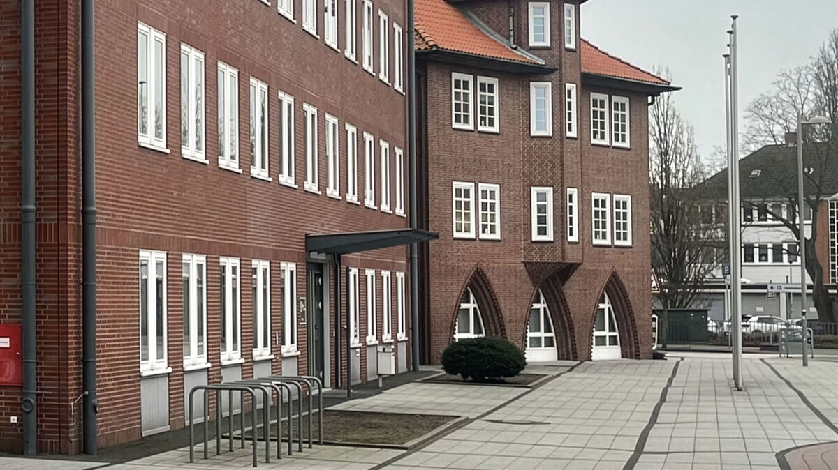 Im Cuxhavener Rathaus tagte am Dienstag der Finanzausschuss. Foto: Koppe