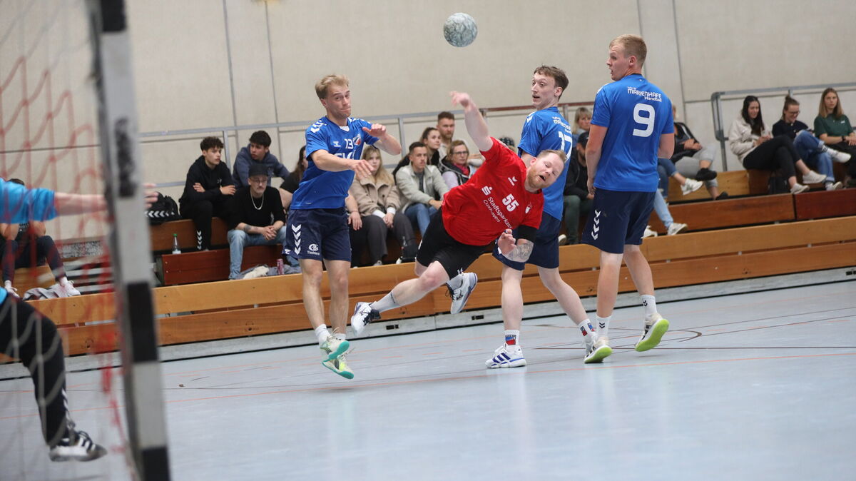 David König vom Handball-Landesligisten TSV Altenwalde hätte am Sonnabend gerne Tore für seine Mannschaft geworfen. Fotos: Unruh