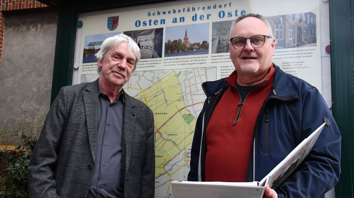 Stephan Haak (SPD, l.) und der langjährige Ostener Bürgermeister Carsten Hubert (CDU) werben im Vorfeld der Kommunalwahl im September für eine gemeinsame Kandidatensuche. Foto: Schröder