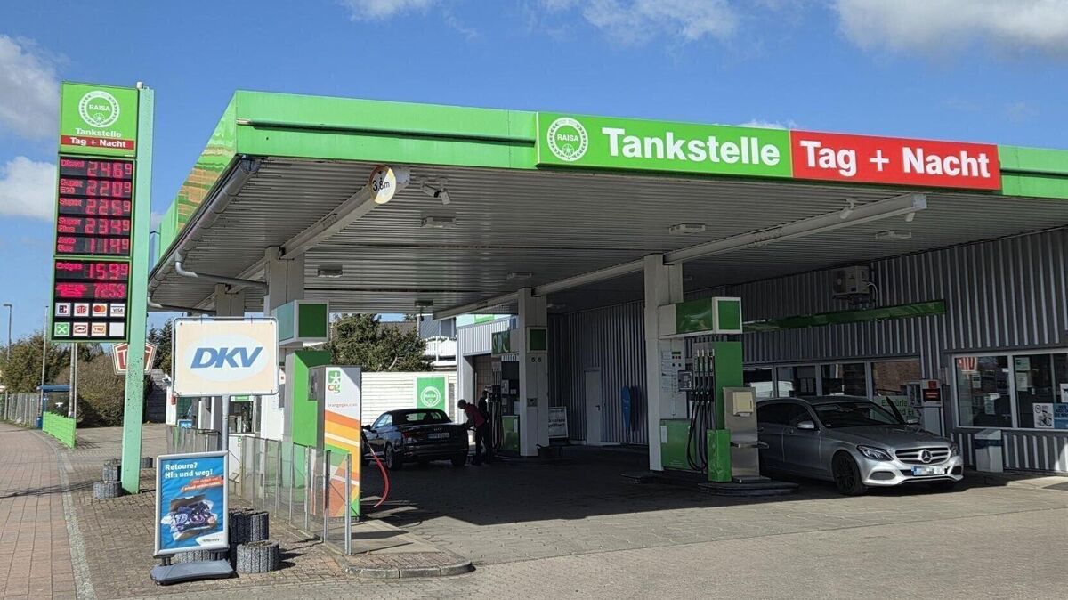 Die Preise an den Tankstellen im Landkreis Cuxhaven können sich sehr voneinander unterscheiden. Eine Hemmoorer Tankstelle im April 2026. Foto: Brettschneider