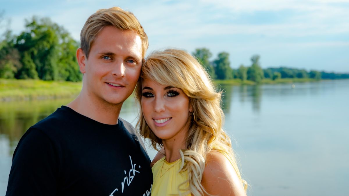 Unzertrennlich: Seit 2017 ist der gebürtige Cuxhavener Tim Sandt mit Sängerin Annemarie Eilfeld liiert. Der 29-Jährige fungiert auch als Manager der Künstlerin. Foto: Nico Schimmelpfennig
