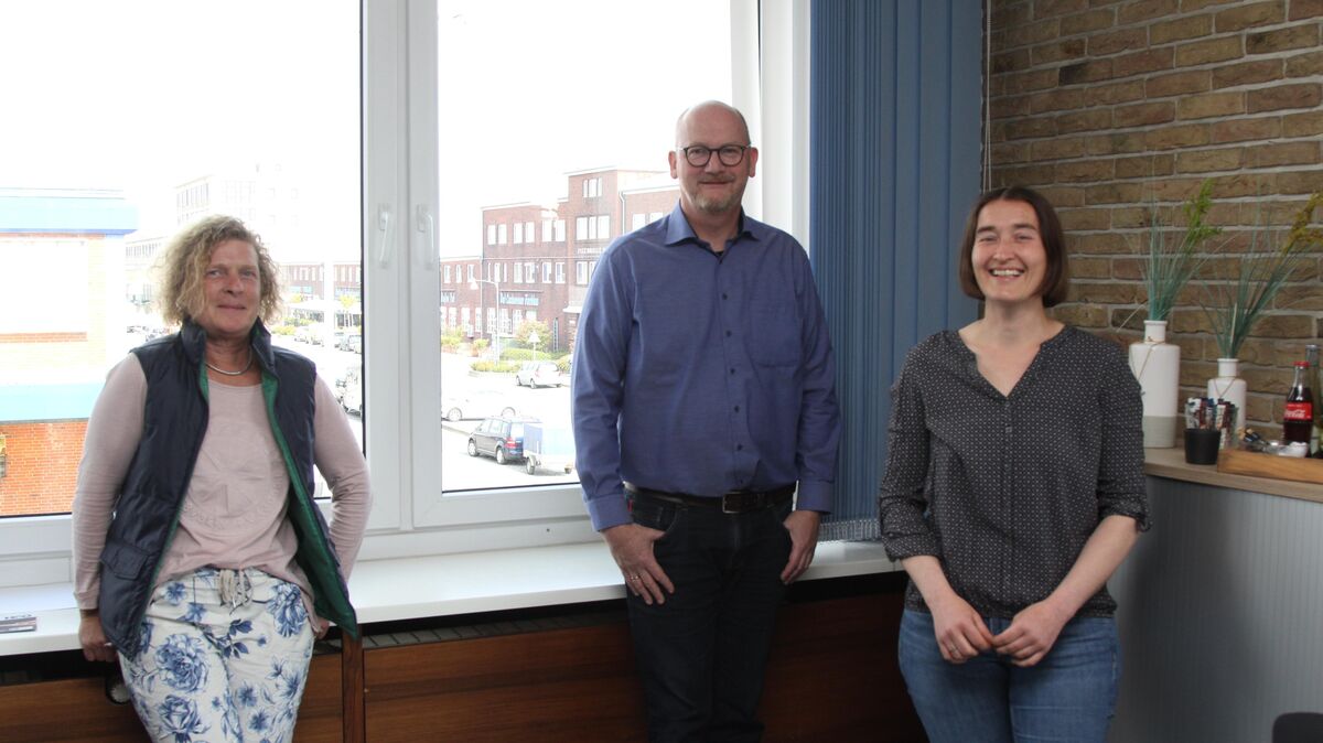 Anja Fäscher, Frank Hildebrand und Christine Kamp (v.l.) in den Räumen des Personaldienstleisters HPO in der Neufelder Straße 20, der seit Anfang 2020 auch als Bildungsträger am Start ist. Foto: Reese-Winne