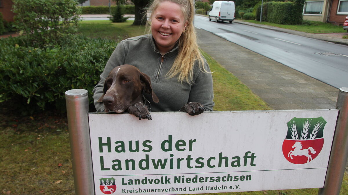 Hier kommt Knut: Alina Kusabs und ihr Jagdhund der Rasse Deutsch Kurzhaar. Foto: Grewe