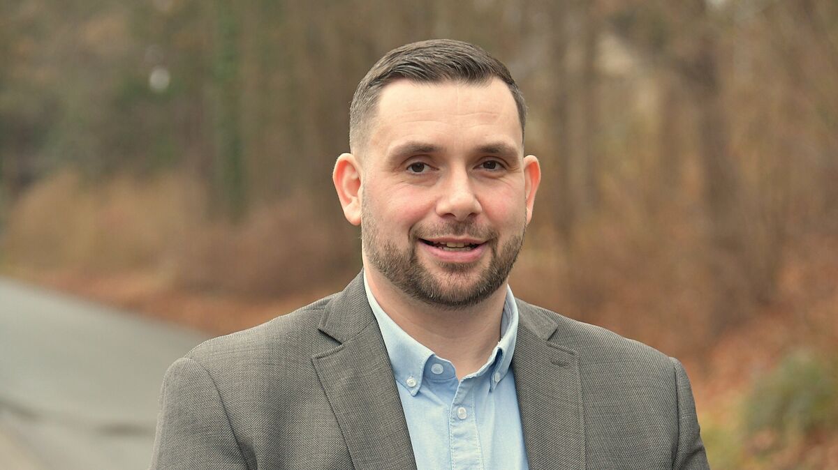 Hendrik Lunden tritt bei der Wahl des hauptamtlichen Bürgermeisters in der Samtgemeinde Hemmoor an. Am Wochenende erläuterte er seine Vorstellungen und Pläne für den Fall, dass er die Wahl gewinnt und Verwaltungschef wird. Foto: Schröder