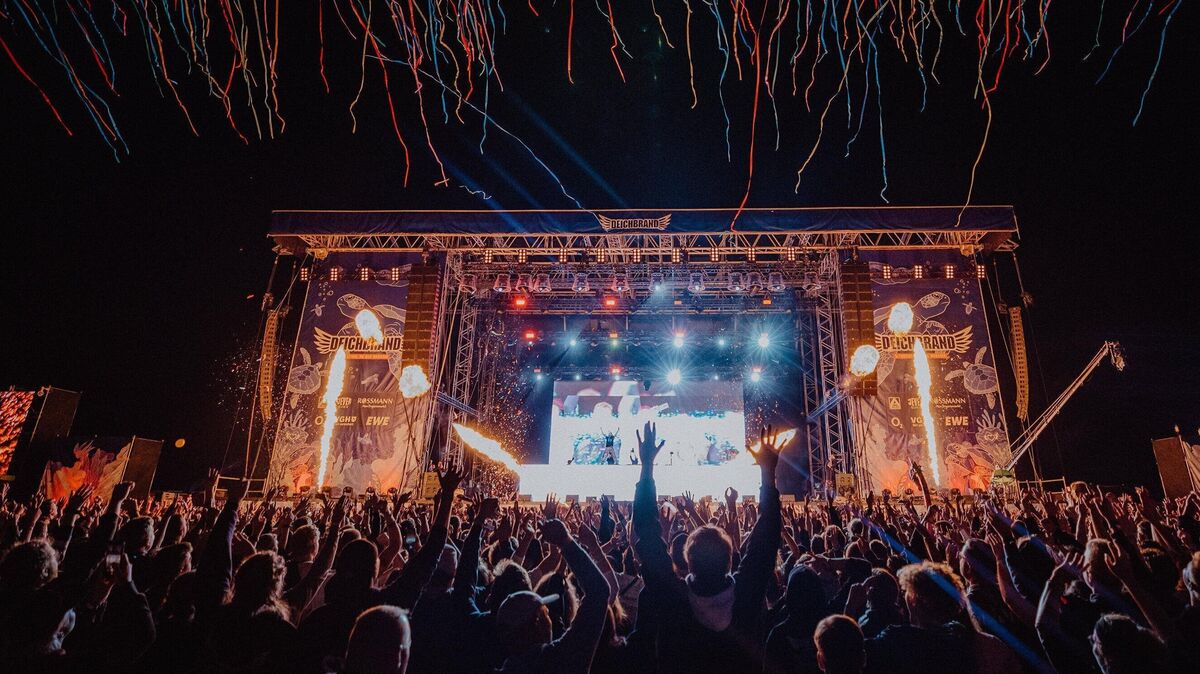Kurz vor dem Start des Deichbrand-Festivals haben die Veranstalter eine weitere Änderung im Programm bekannt gegeben. Foto: Frank Embacher/Deichbrand