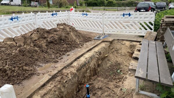 Wasserrohrbruch in Altenwalde: Gewitter mit Starkregen mitten während der Reparatur 