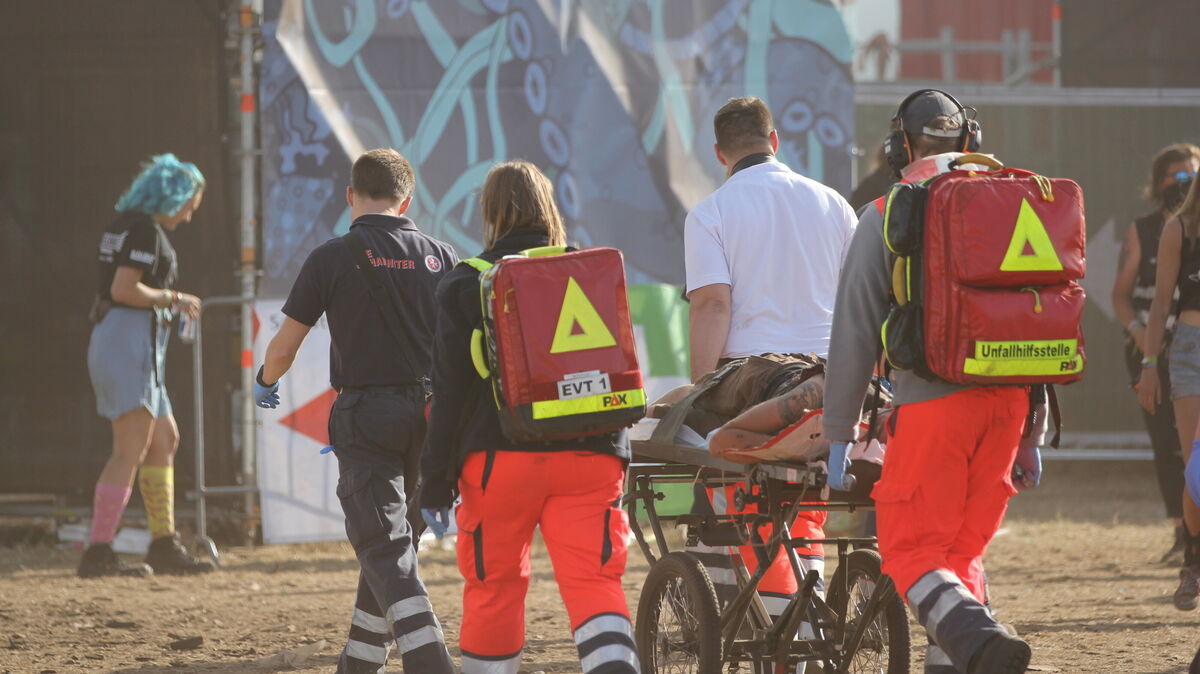 Rund 600 ehrenamtliche Einsatzkräfte der Johanniter sorgen beim Deichbrand-Festival in Wanhöden für die medizinische Versorgung der erwarteten 60.000 Besucher. Foto: Kolbenstetter